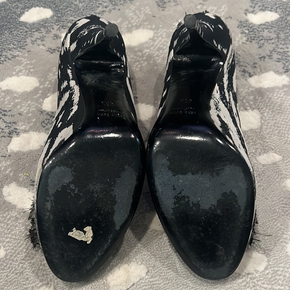 Lanvin black and white silk print pumps. Size 40.5 - Picture 6 of 6